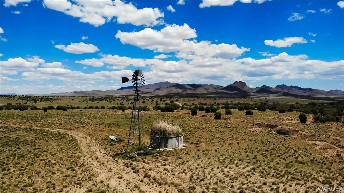 35 E WAGON BOW TRAIL, WIKIEUP, AZ 85360, photo 1 of 12